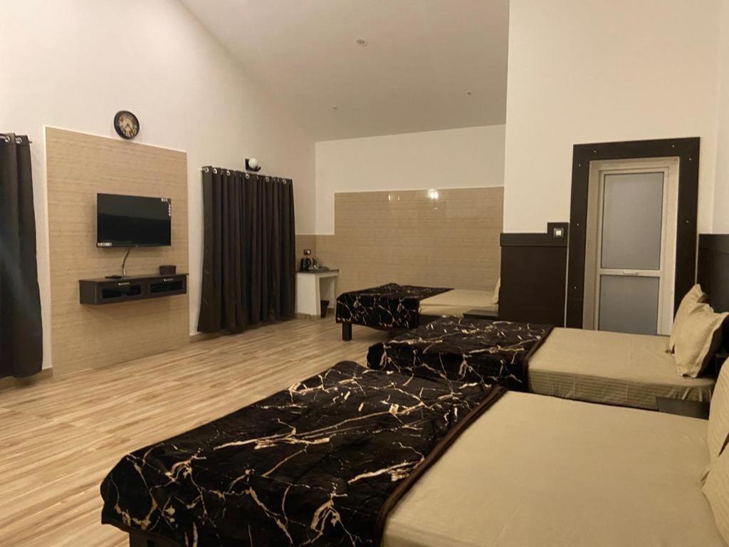 Rr Holiday Inn Kodaikanal Εξωτερικό φωτογραφία